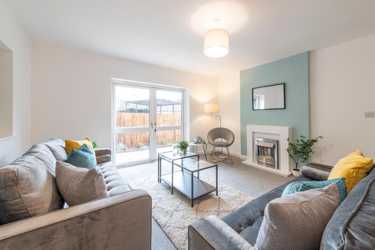 Large 2-bedroom Near Airedale Hospital, Keighley, Convenient Location With Parking Steeton
