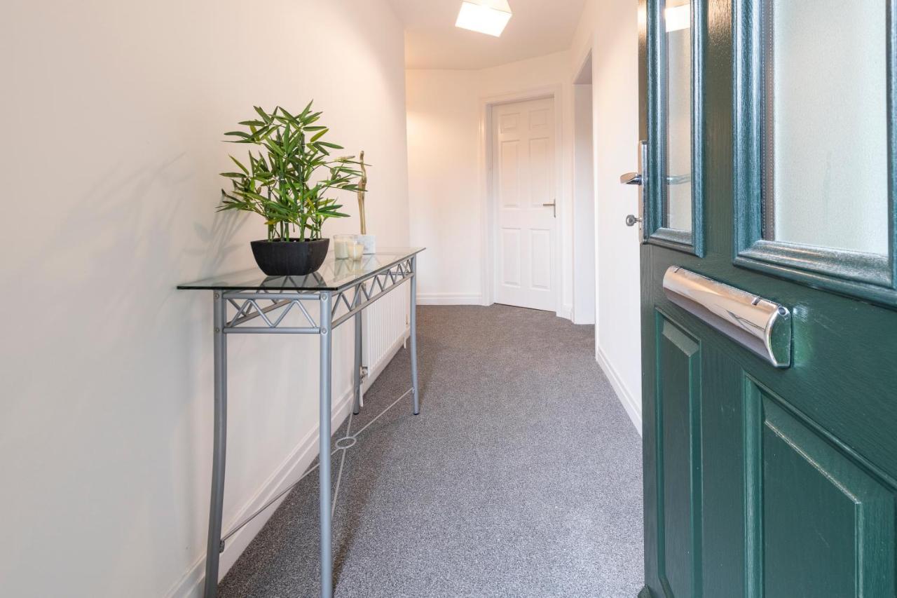 Large 2-bedroom Near Airedale Hospital, Keighley, Convenient Location With Parking