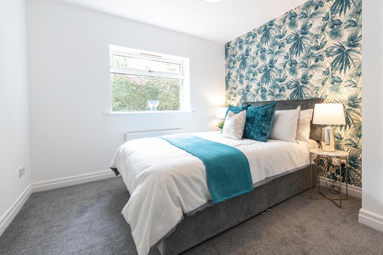 Large 2-bedroom Near Airedale Hospital, Keighley, Convenient Location With Parking Holiday home